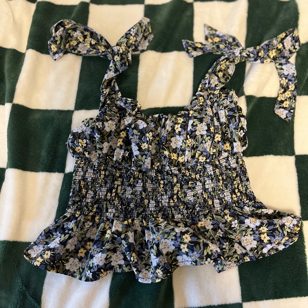Floral cropped blouse